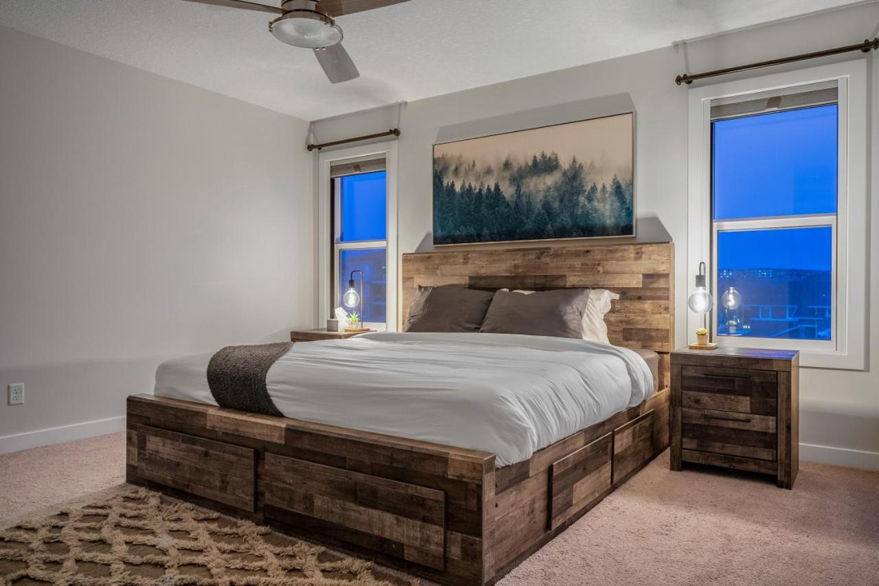 Luxury House In Sage, Sleeps 9, Free Banff Pass Holiday home Calgary