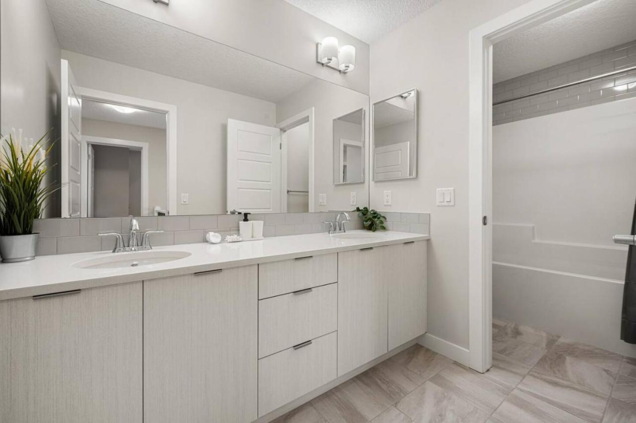 Luxury House In Sage, Sleeps 9, Free Banff Pass Calgary