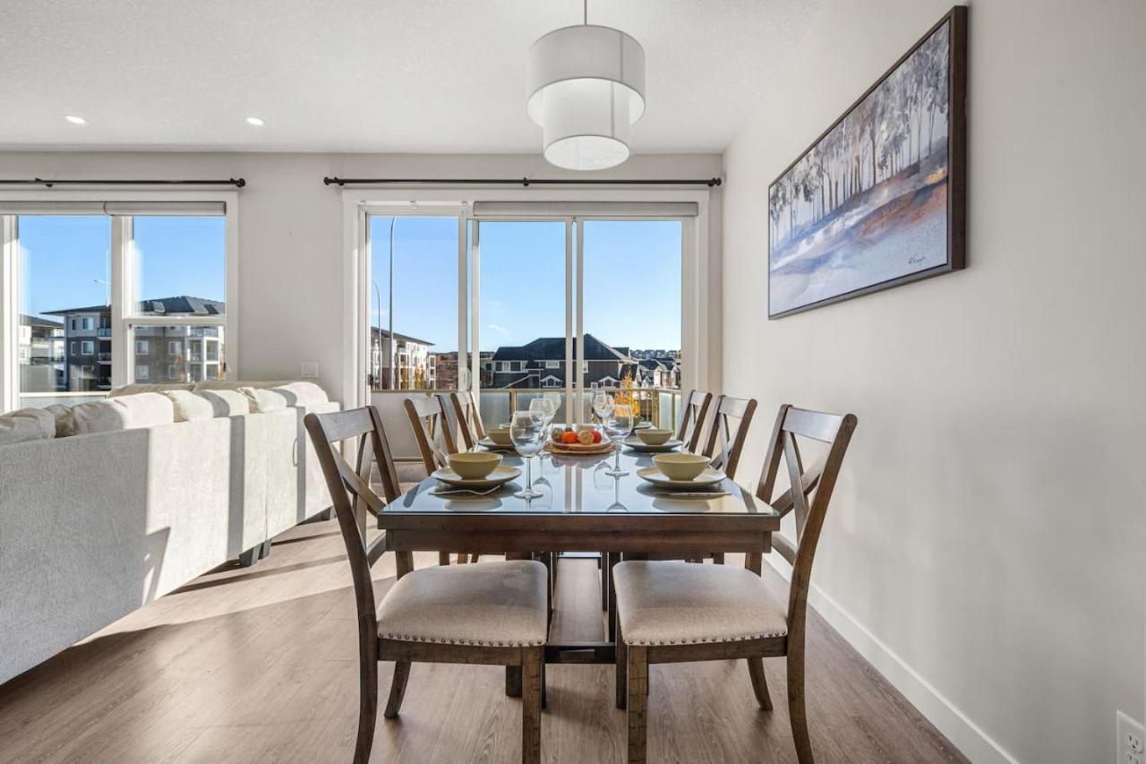Luxury House In Sage, Sleeps 9, Free Banff Pass Holiday home Calgary